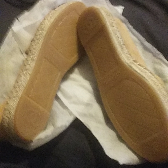 Chanel 39 espadrilles slippers.  Size 7 beige and black - Picture 3 of 4